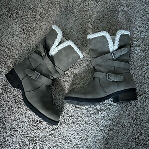 Justice size 7. Worn once, in very good condition.